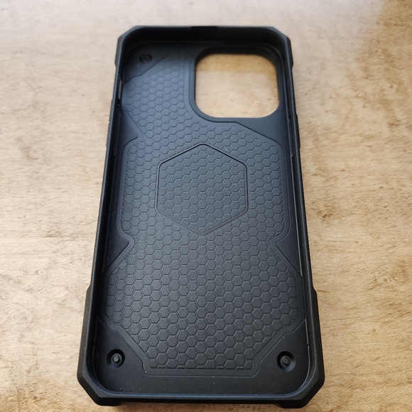 UAG Monarch Pro MagSafe Case for iPhone 14 Pro Max (6.7") - BUILT WITH Kevlar - Picture 4 of 7